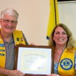 Dayna Miller de Waste Pro Usa homenajeada por el Cedar Key Lions Club 2 Leones de Ck 27 de febrero de 2018