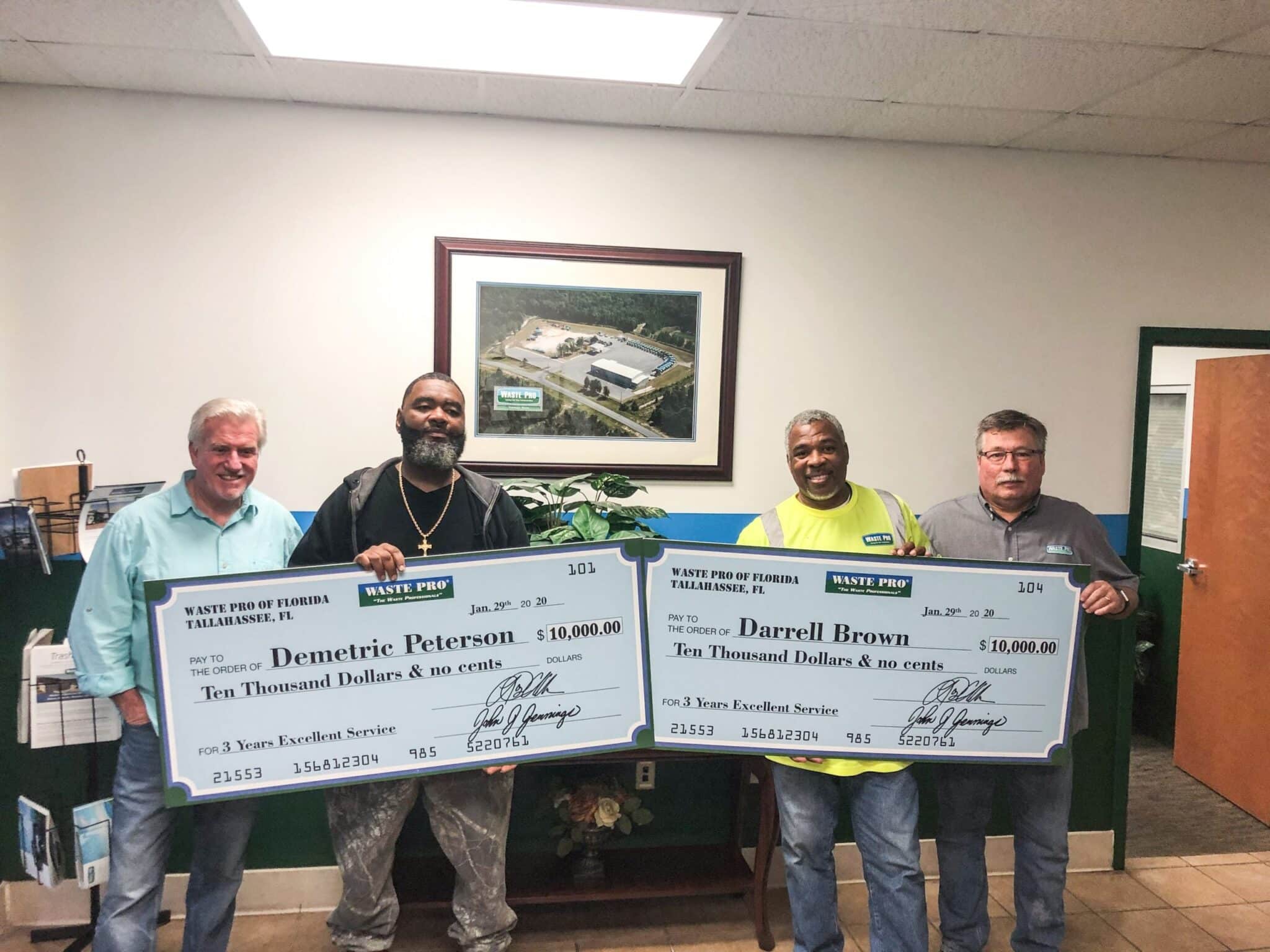 Waste Pro reconoce a cuatro conductores por su excelente historial de seguridad 1 Demetric y Darrell escalados